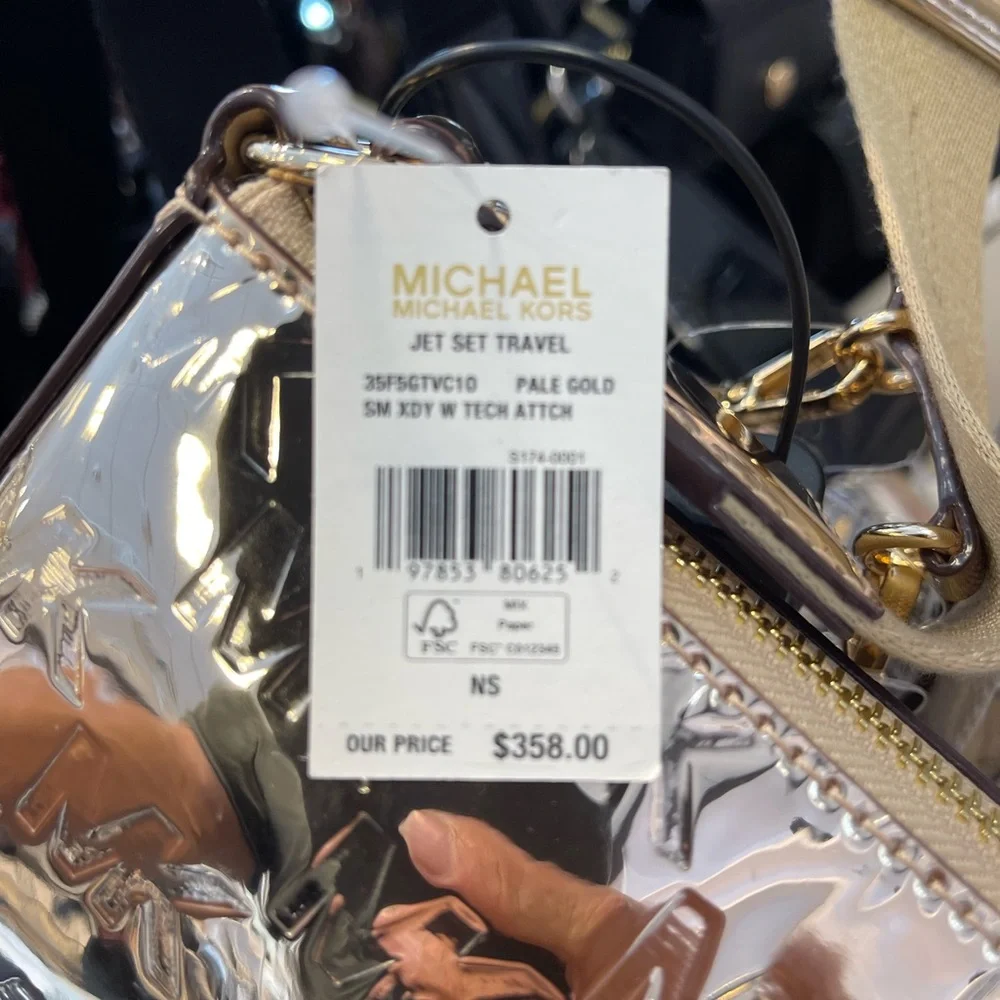 MICHAEL KORS Jet Set Sm Patent Logo Debossed Crossbody Apple Airpods
XBody Tech - Picture 4 of 12